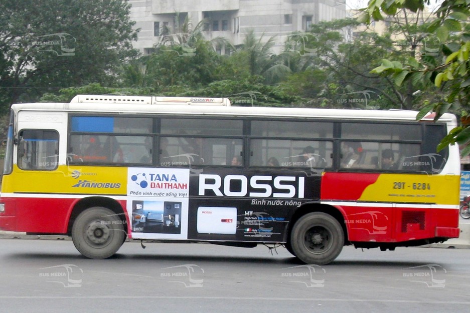 Bình nước nóng Rossi quảng cáo trên xe buýt hà nội