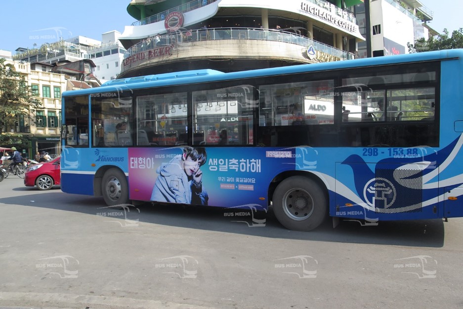 quảng cáo trên xe buýt cho thần tượng Hàn Quốc
