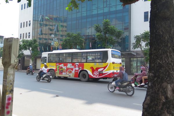 quảng cáo trên xe buýt tại Hà Nội