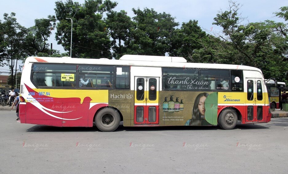 quảng cáo xe buýt cho mỹ phẩm hachi