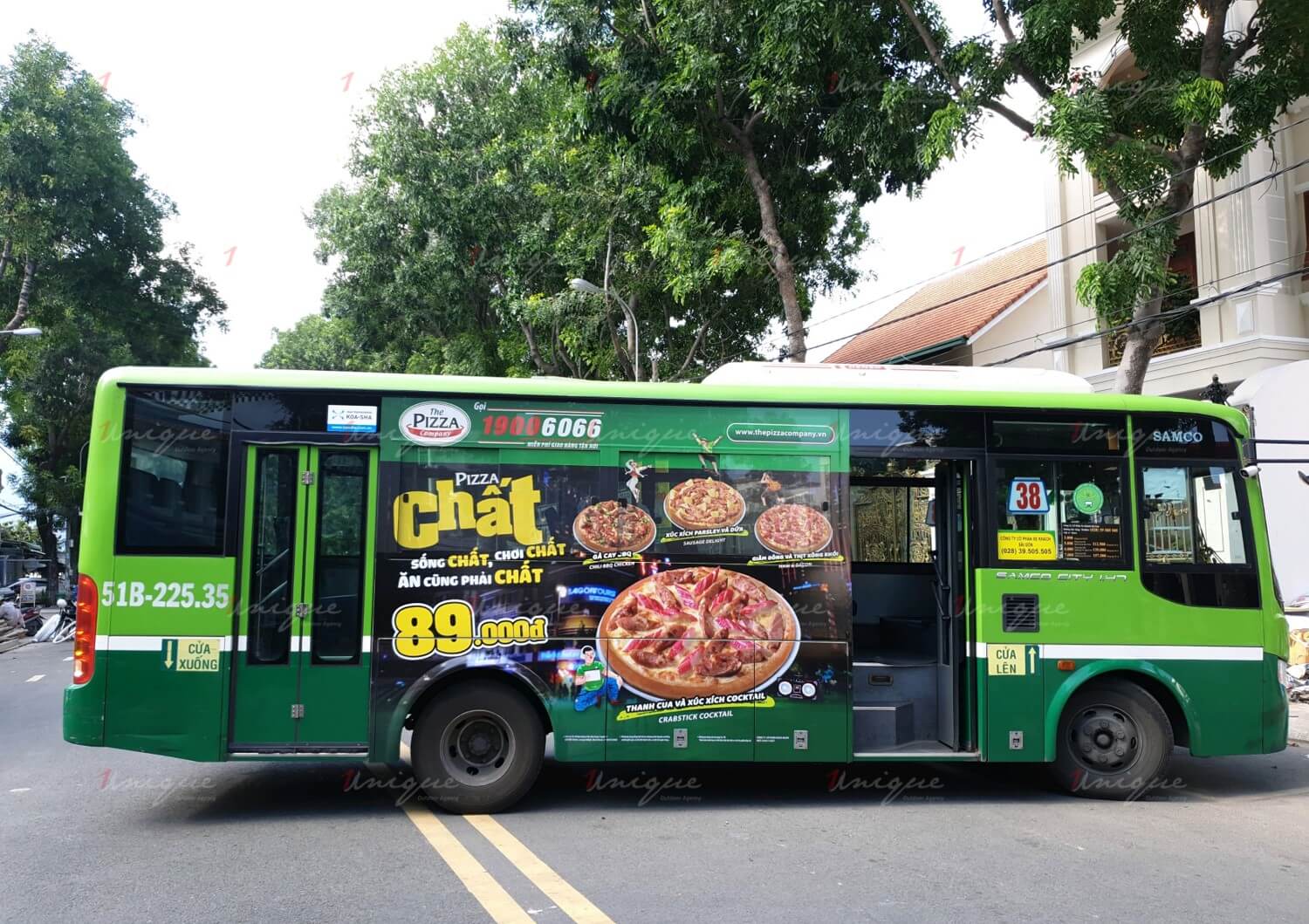 the pizza company quảng cáo xe buýt