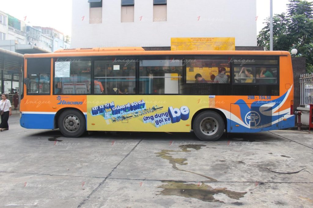 phân khúc khách hàng của quảng cáo trên xe buýt