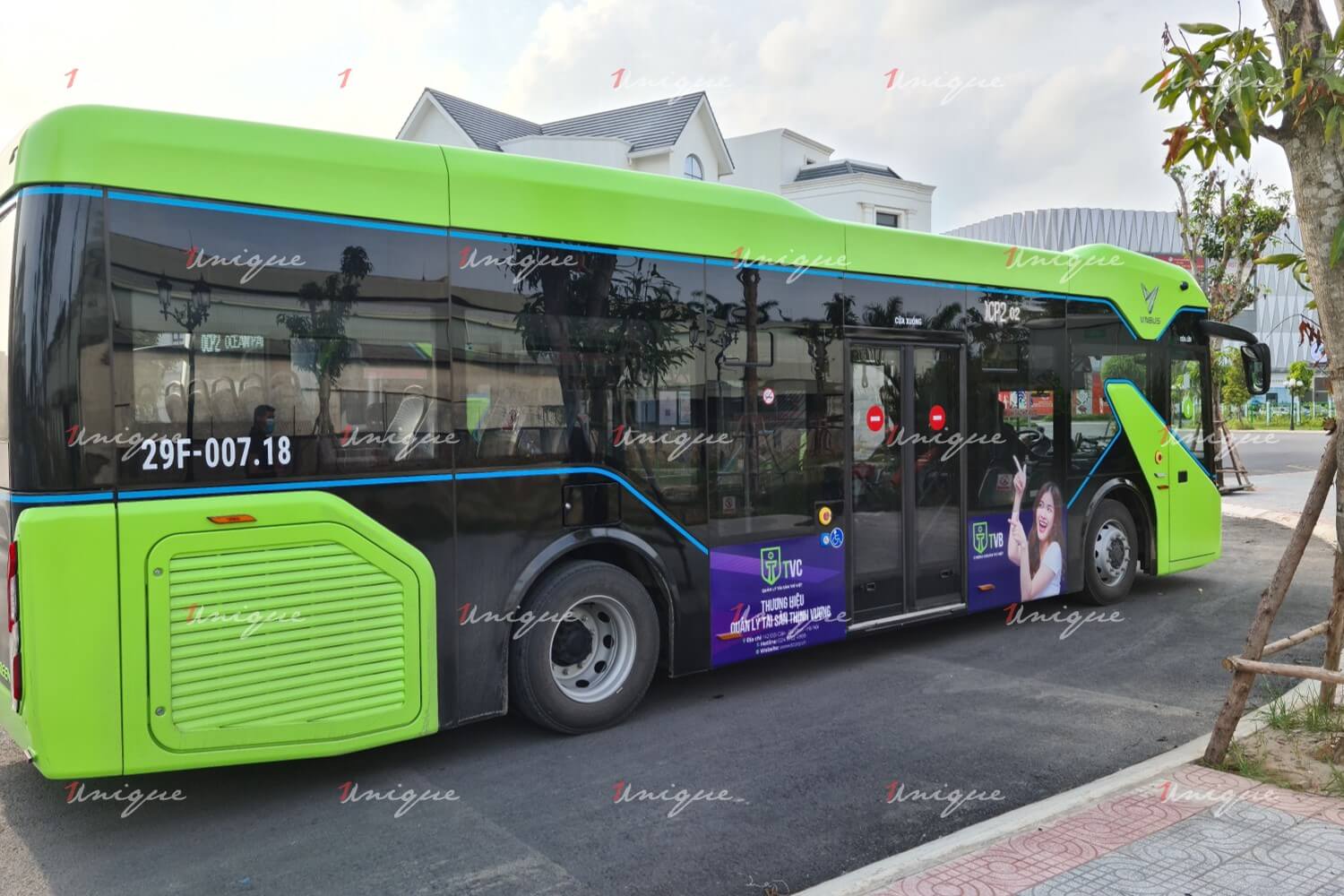 Tập đoàn Trí Việt quảng cáo trên xe buýt điện Vinbus