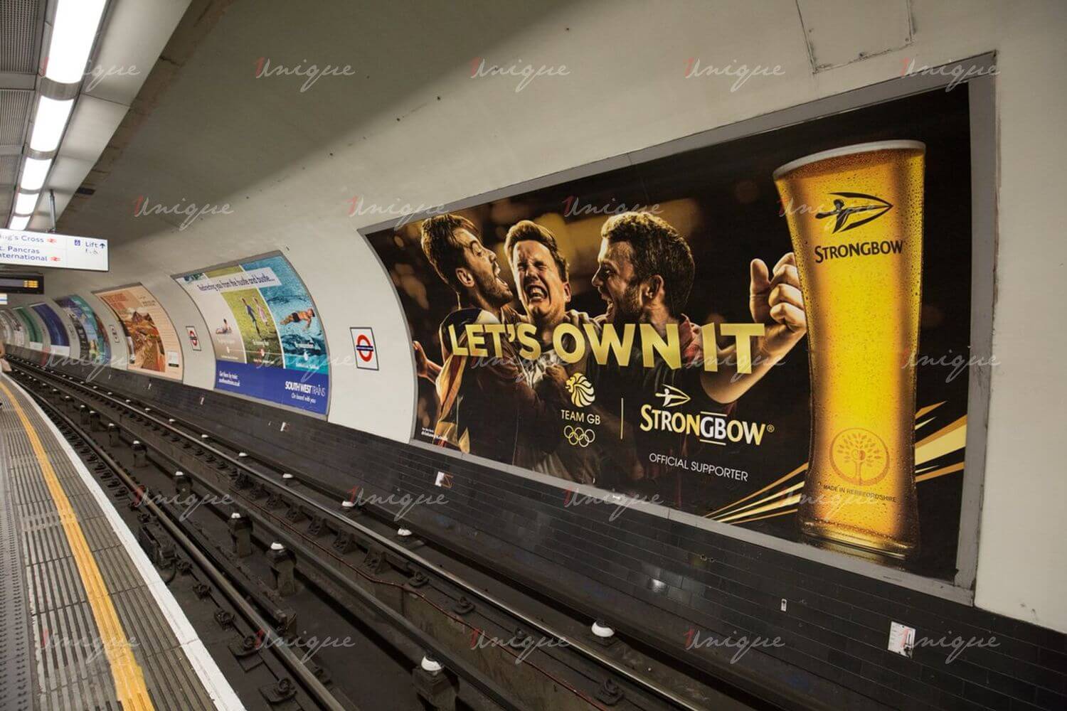 quảng cáo trên tàu hỏa
