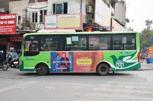 quảng cáo xe bus cho ngành thời trang