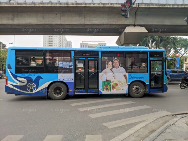 Sữa hạt A quảng cáo xe bus