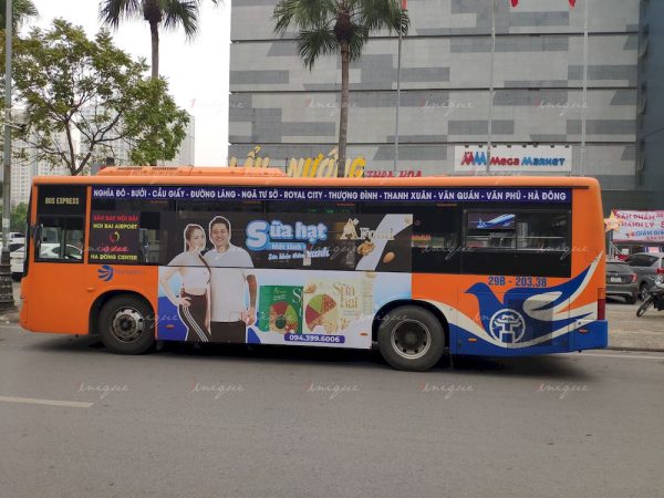 Sữa hạt A quảng cáo xe bus